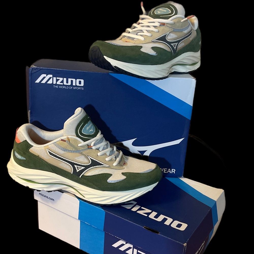 Mizuno Beta Summer Sand/White Shadow Wave Rider Sneakers size 11
